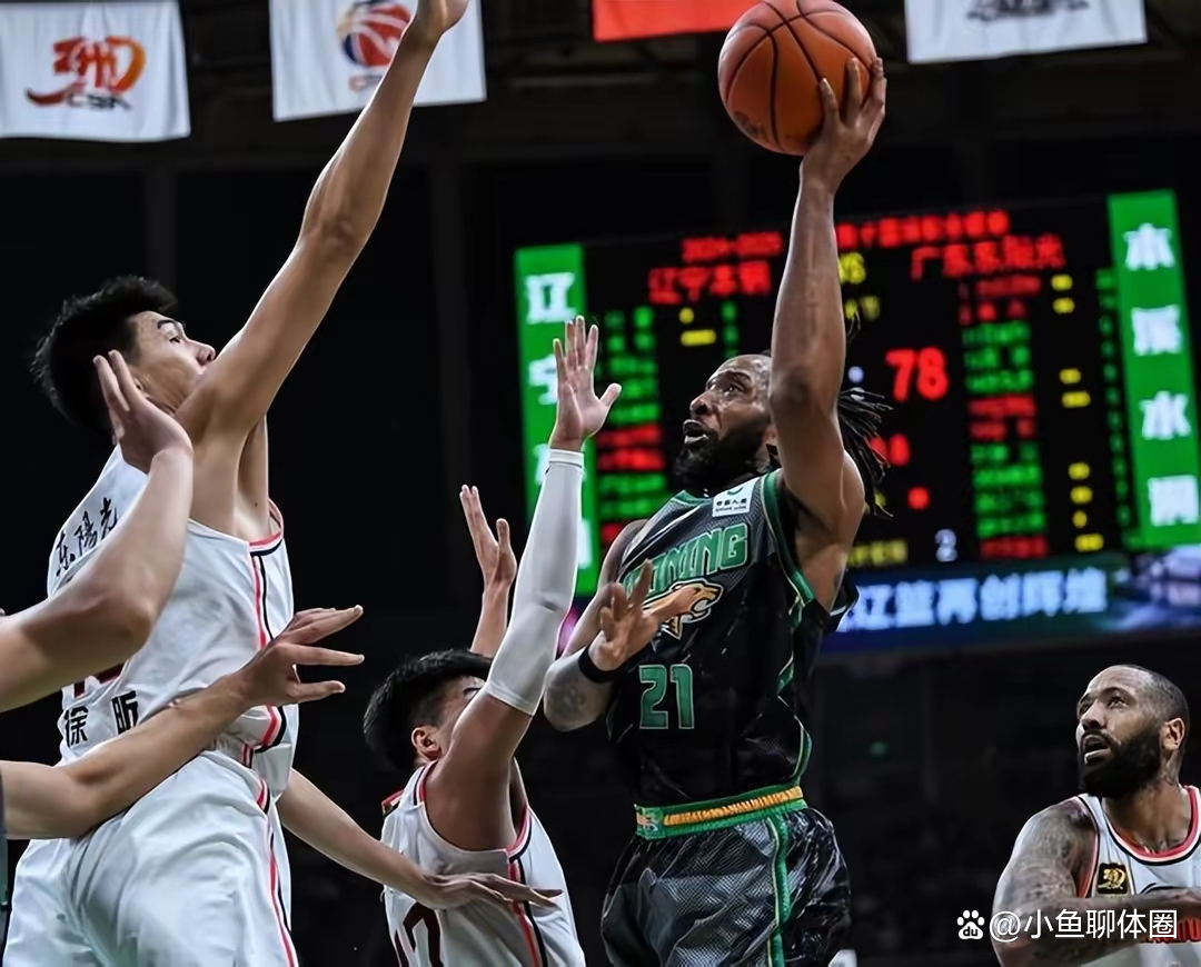 包含赛地聚焦：CBA常规赛转会期热度飙升，里尔豪取连胜，赛场秩序良好，阵容厚度经受考验的词条