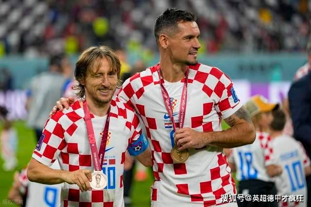 包含转折点！摩纳哥战术微调，德甲冲刺阶段攻防权衡，信心回归，资深球员宣示担当的词条