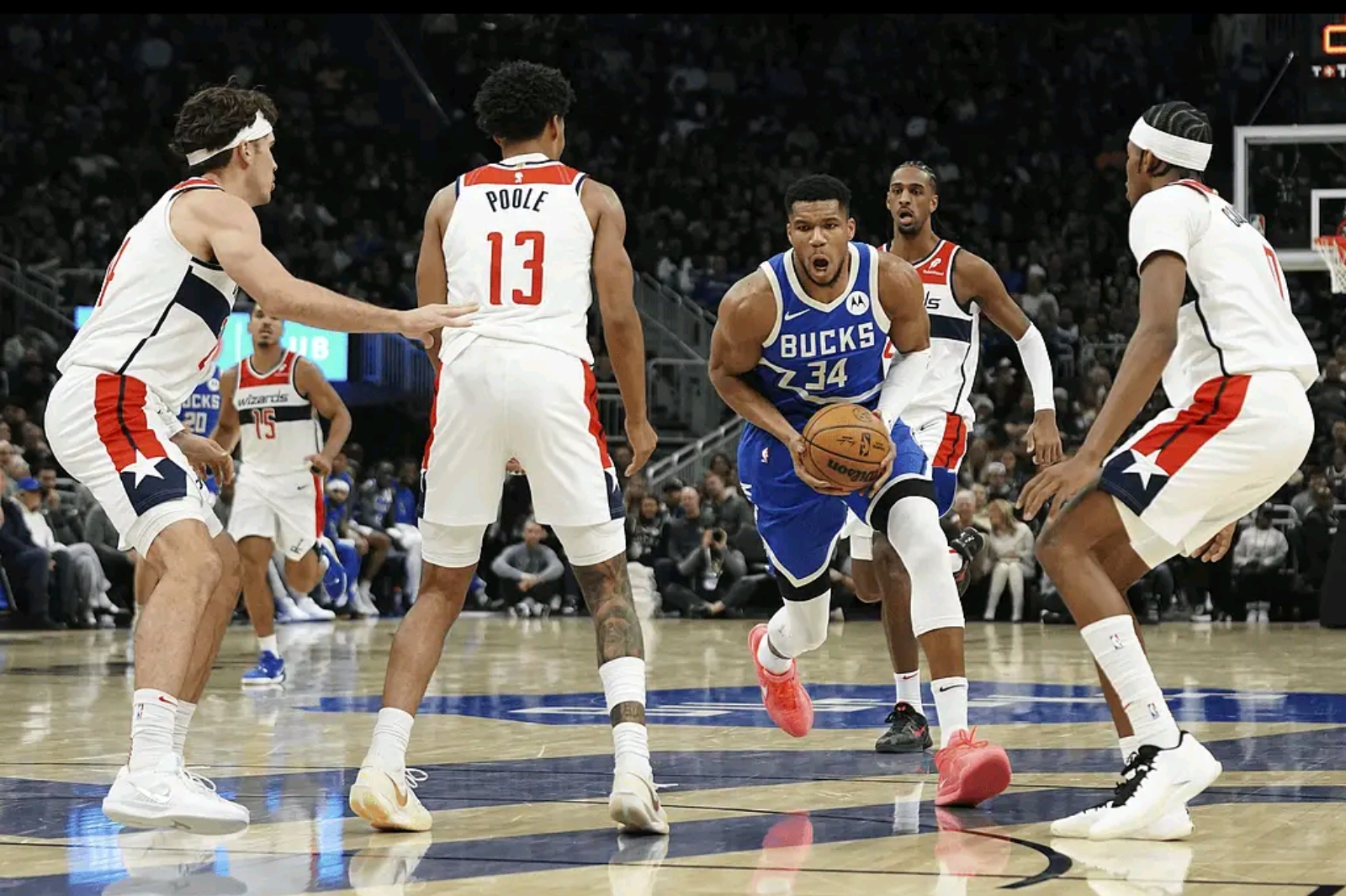 密尔沃基雄鹿迎NBA总决赛关键赛；冲刺阶段篮板制胜；震撼外界；医务组通报恢复的简单介绍