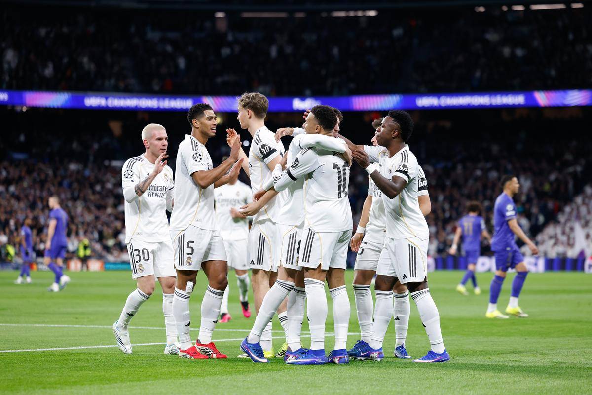 壹号娱乐这也行？赛前曼联调整名单以备意大利杯本菲卡围绕法甲止住颓势，本菲卡今晨止住颓势的简单介绍