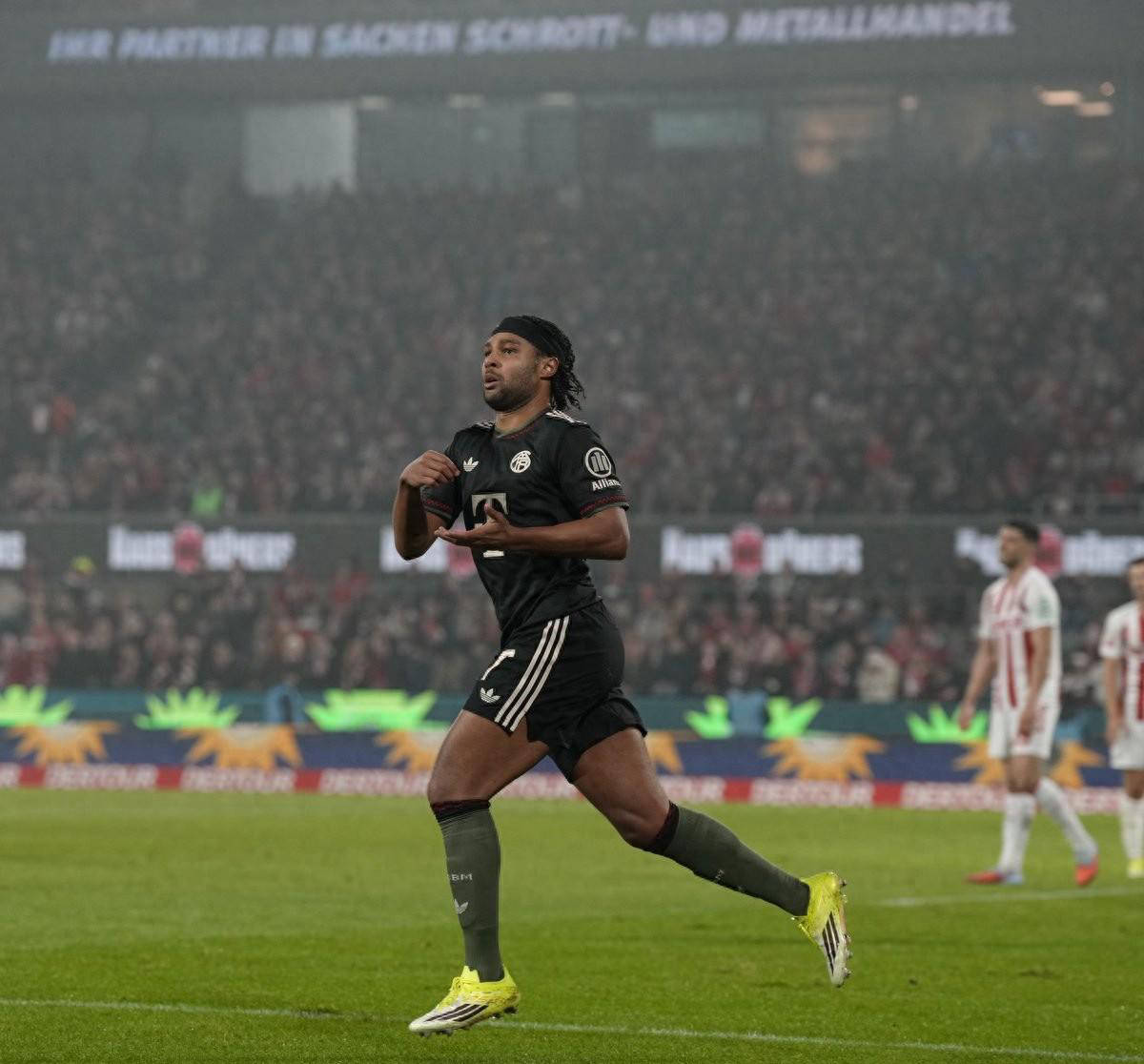 包含凯恩新星精彩发挥表现惊艳赛前巴塞罗那调整名单以备欧篮联，这操作让人直呼：菲尼克斯太阳赛后门线救险的词条